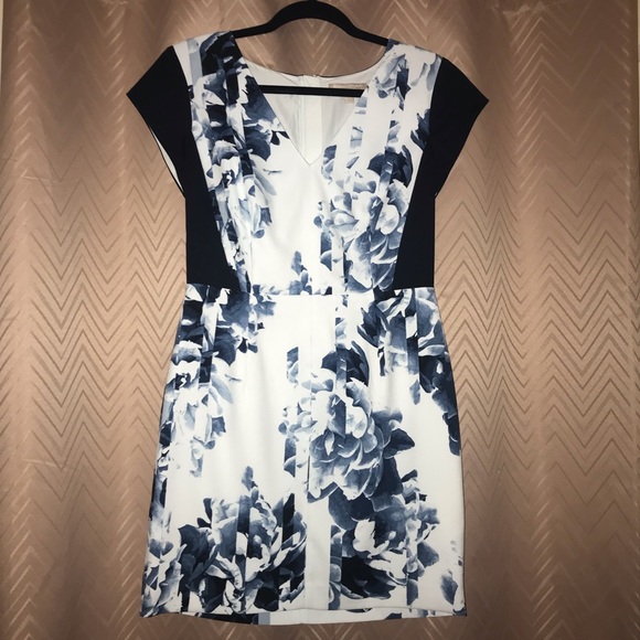 Banana Republic Dresses & Skirts - Banana Republic floral print dress